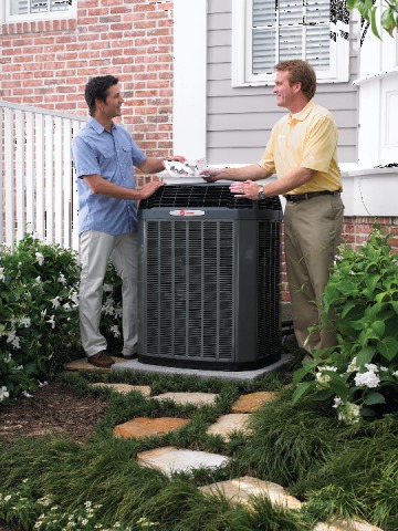A tech discusses options with a Justin Homeowner